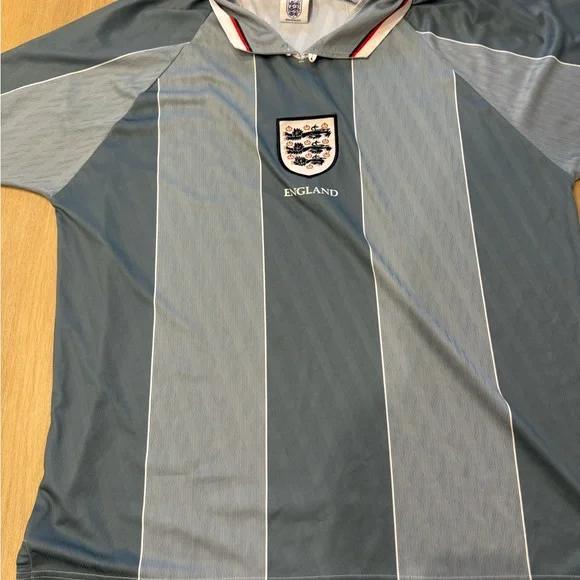England 1996 Away Euro Championship Retro Shirt - Picture 5 of 6